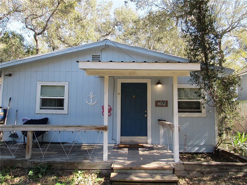 1612 Sammy Henderson St Rockport, TX 78382 - Thumbnail 4