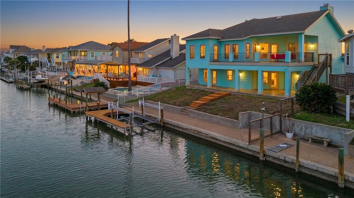 227 Windjammer St Rockport, TX 78382 - Thumbnail 4