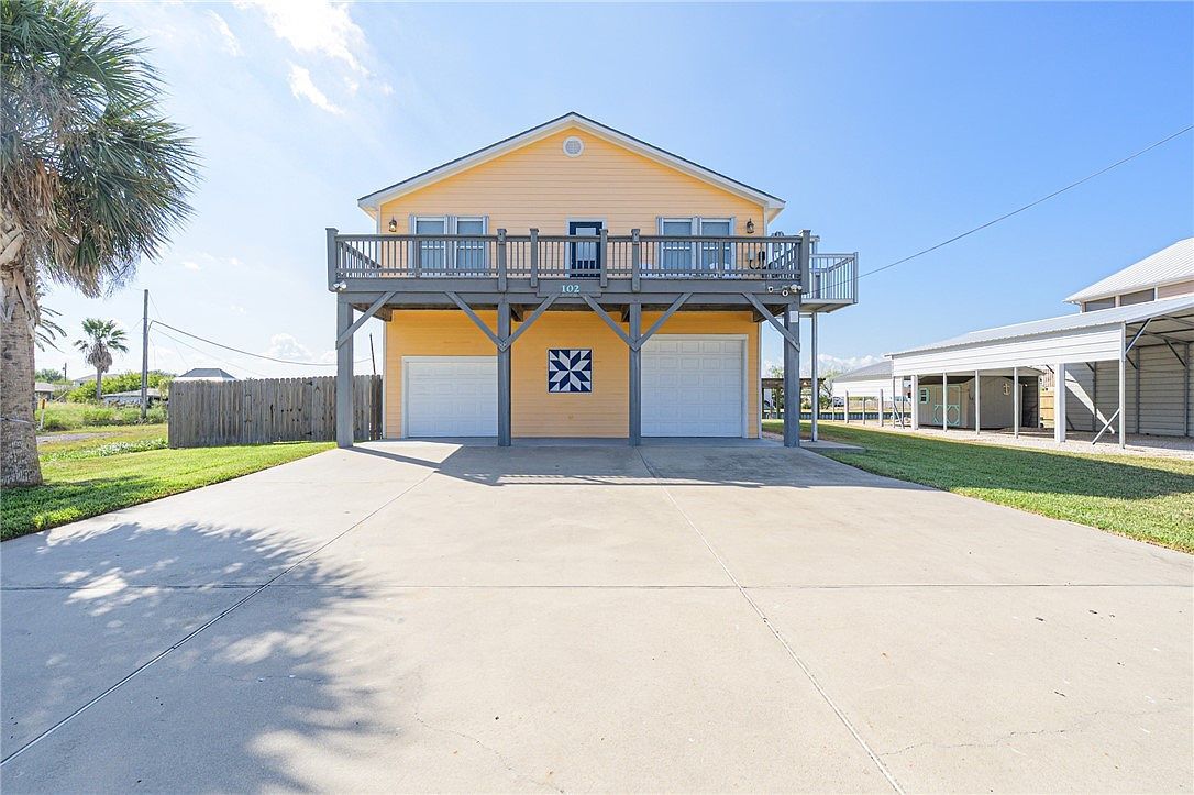102 Ball St Rockport, TX 78382 - Thumbnail 4