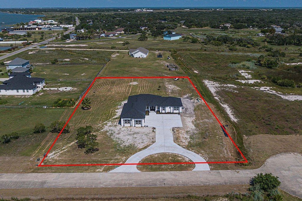 104 Windcrest Ln Rockport, TX 78382 - Thumbnail 4