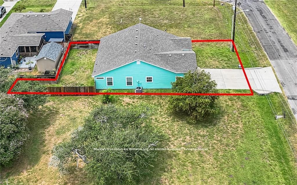 1411 E Linden St Rockport, TX 78382 - Thumbnail 4