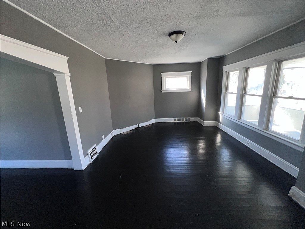 4291 E 114th St Cleveland, OH 44105 - Thumbnail 4