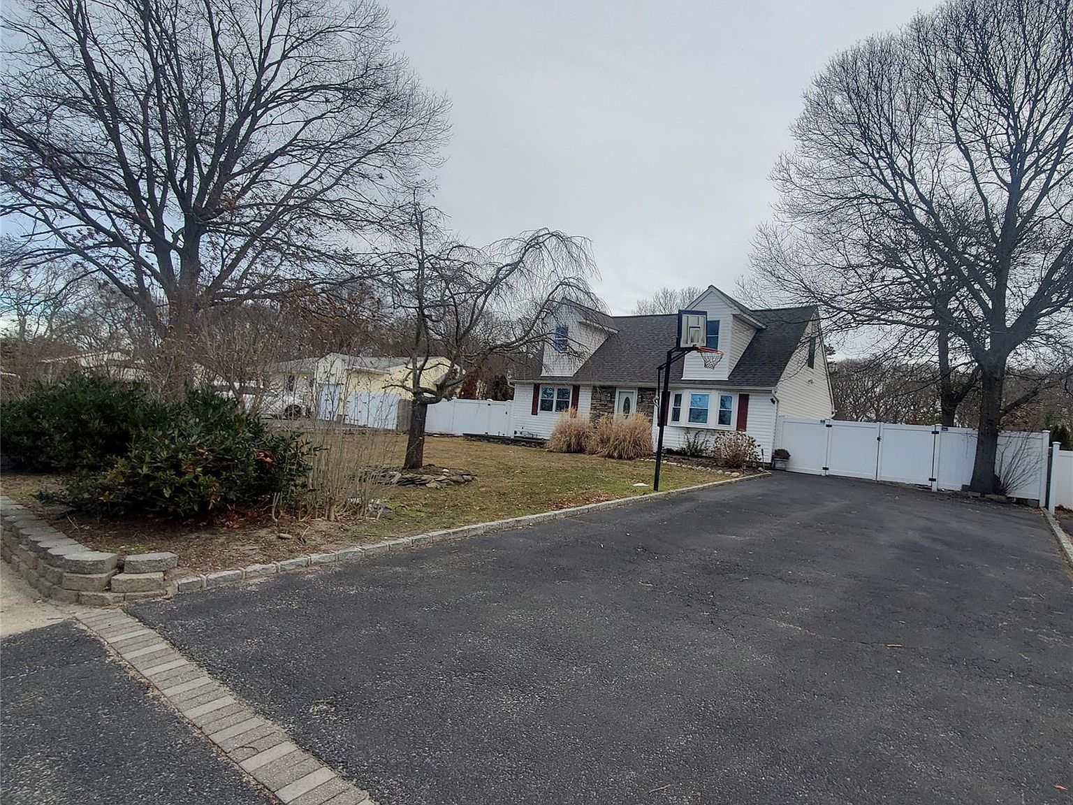 117 N Coleman Rd Centereach, NY 11720 - Thumbnail 4