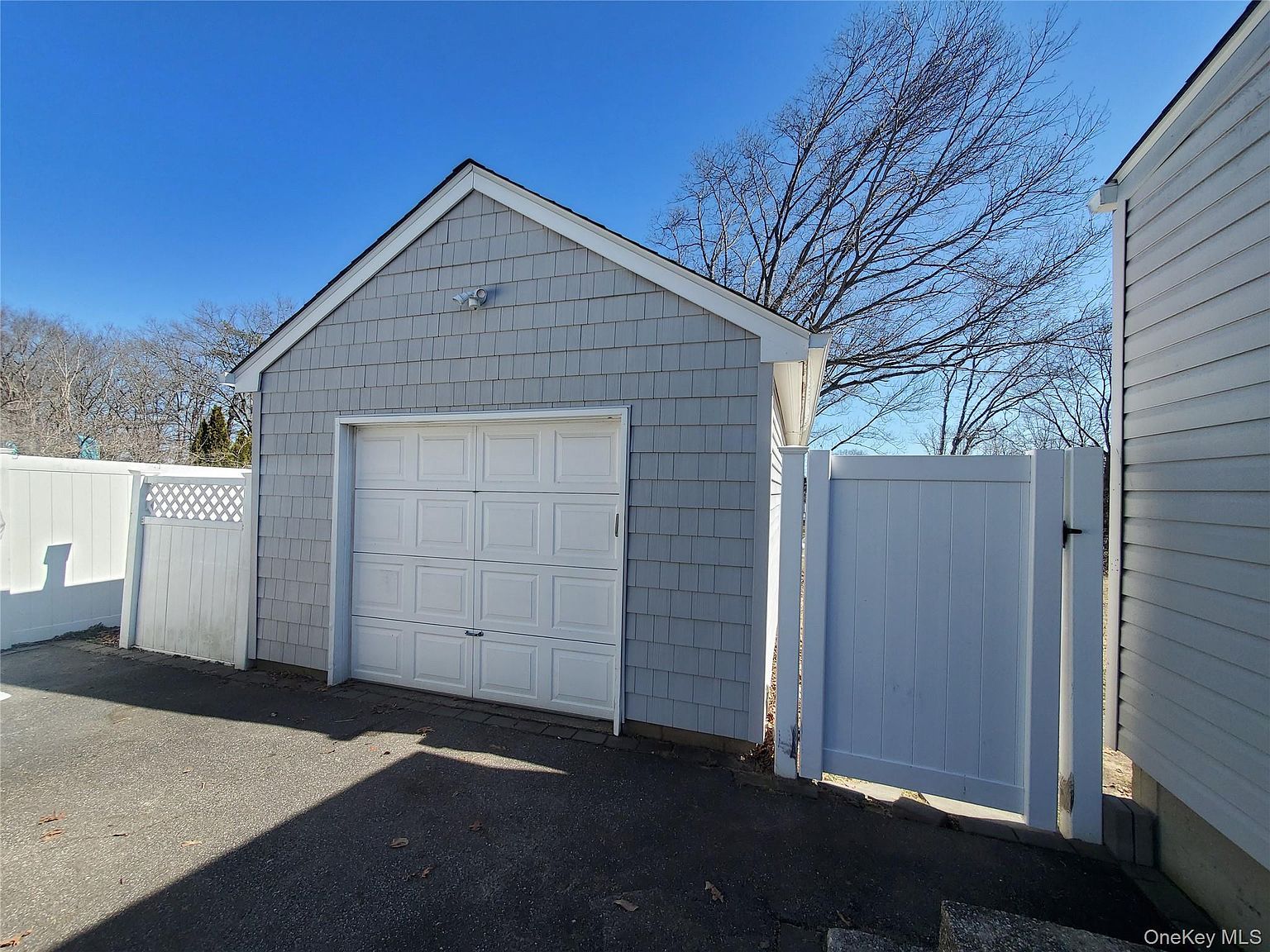 98 Fawn Ln E South Setauket, NY 11720 - Thumbnail 4