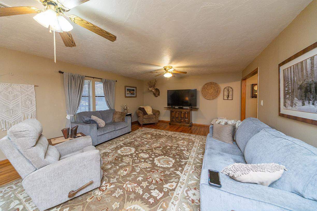 1232 E 3rd St Cushing, OK 74023 - Thumbnail 4