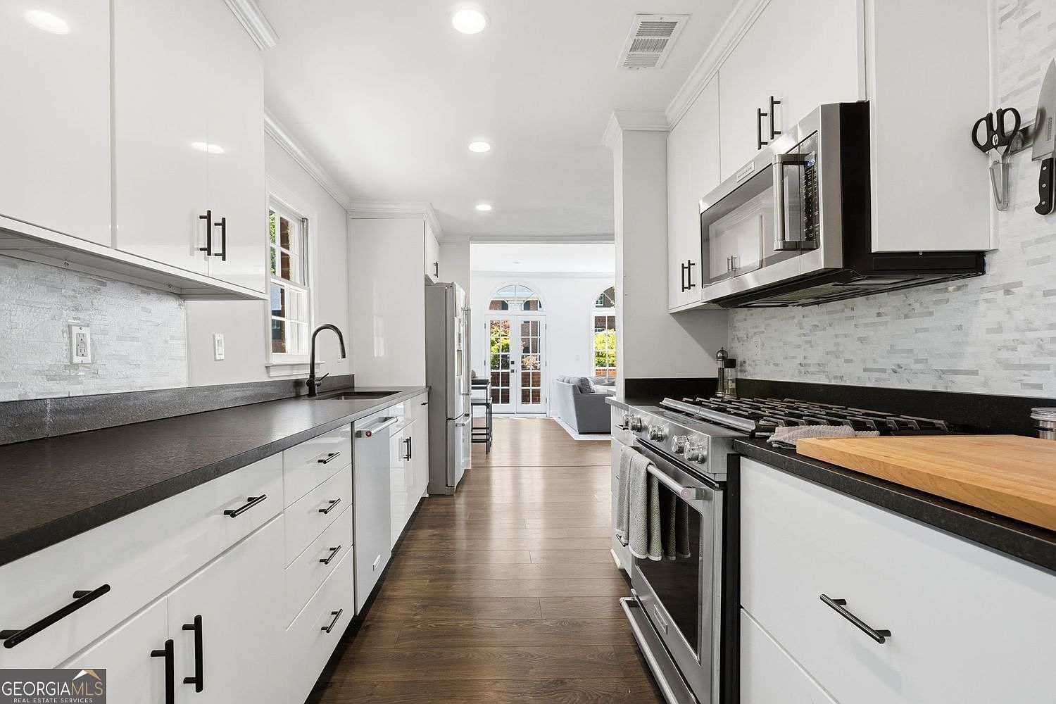 425 Jefferson Cir Sandy Springs, GA 30328 - Thumbnail 4