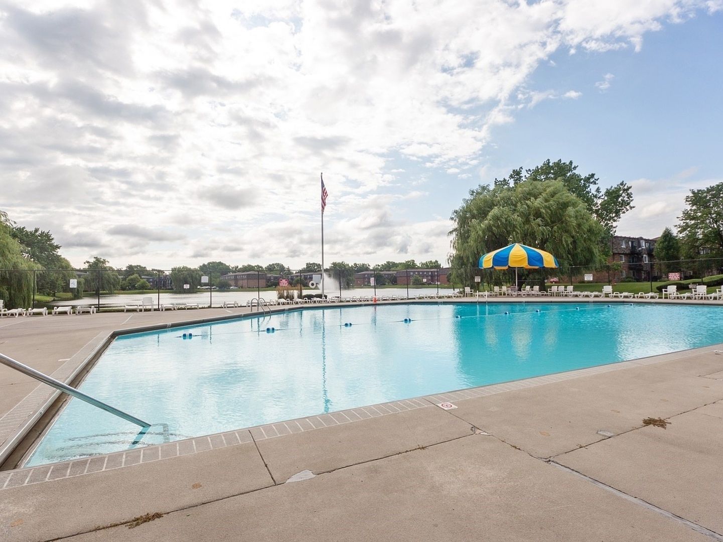 9388 Bay Colony Dr APT 2n Des Plaines, IL 60016 - Thumbnail 4