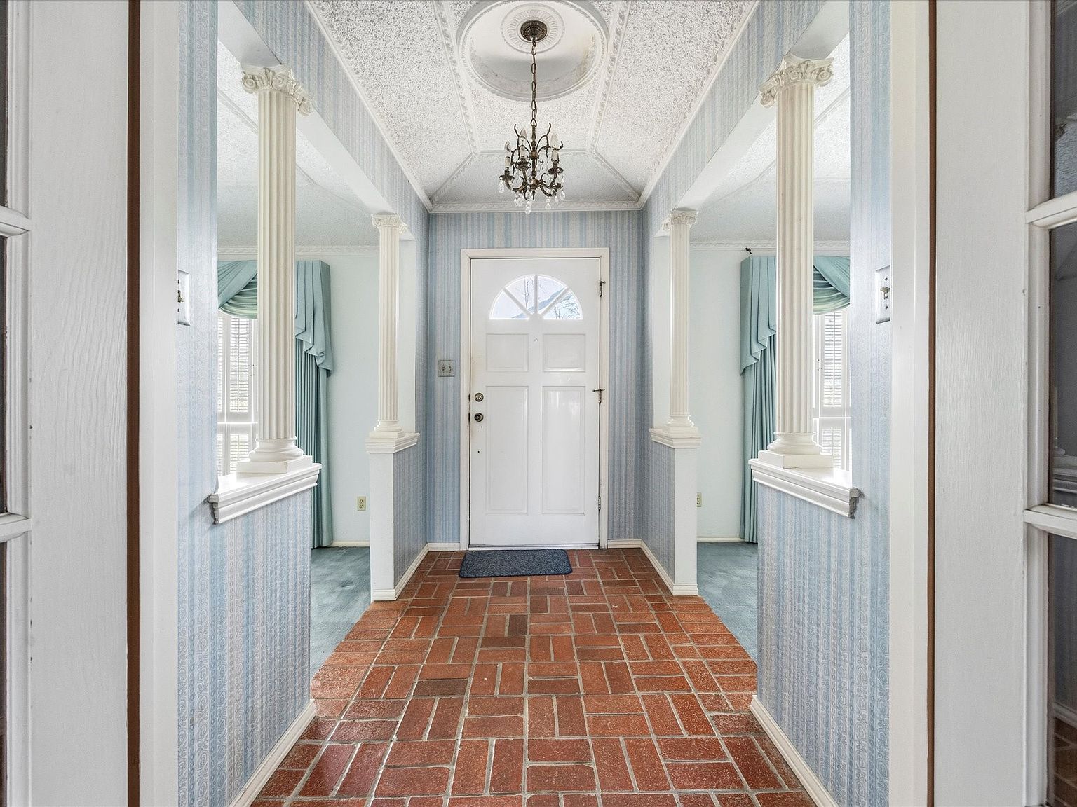 1309 Briar Hollow Ln Garland, TX 75043 - Thumbnail 4