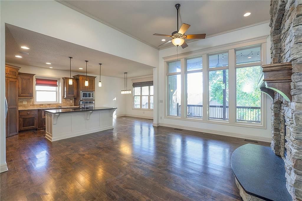 1317 NE Kenwood Dr Lees Summit, MO 64064 - Thumbnail 4