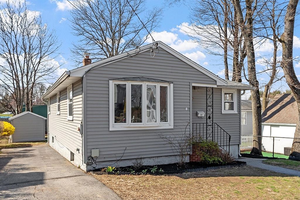 28 Hibiscus Ave Waltham, MA 02451 - Thumbnail 4