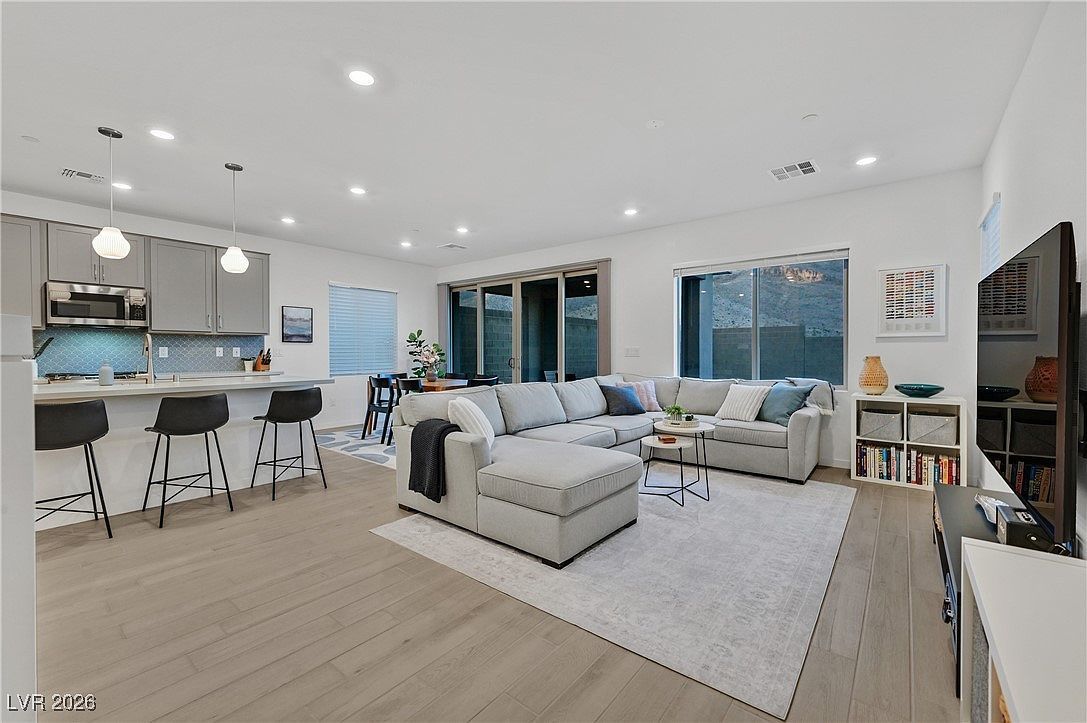 11636 Desert Hollow Ave Las Vegas, NV 89138 - Thumbnail 4