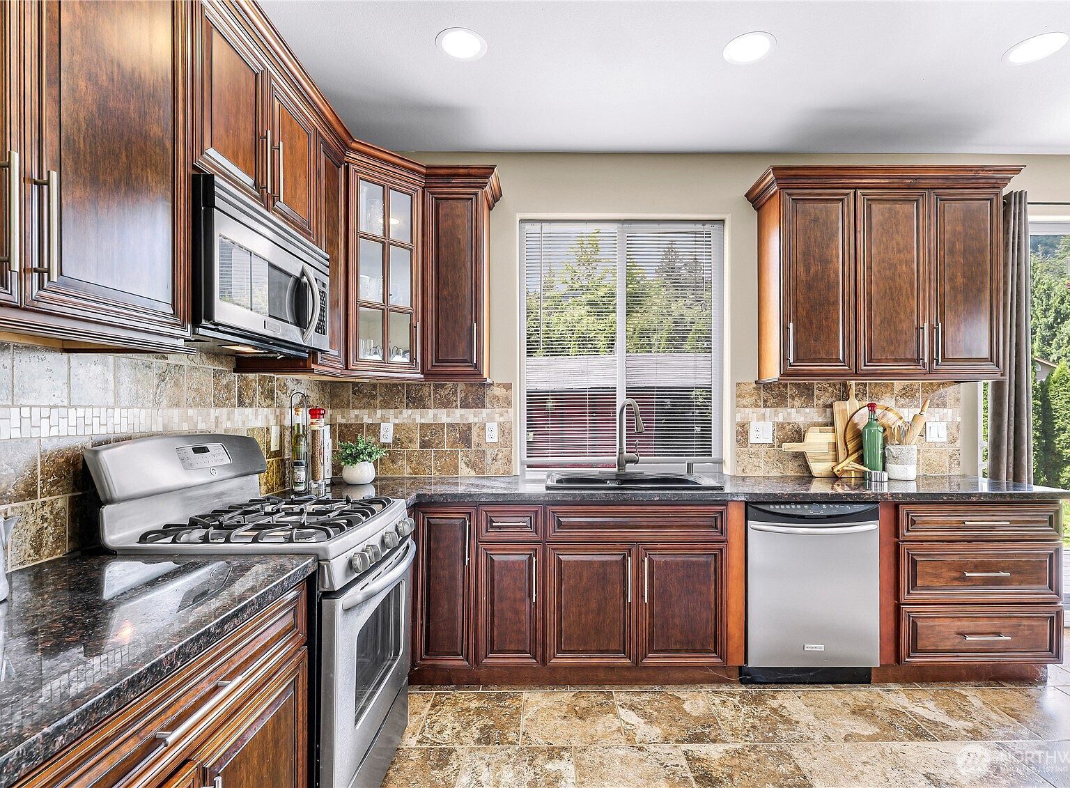 7911 Oregon Trl Maple Falls, WA 98266 - Thumbnail 4