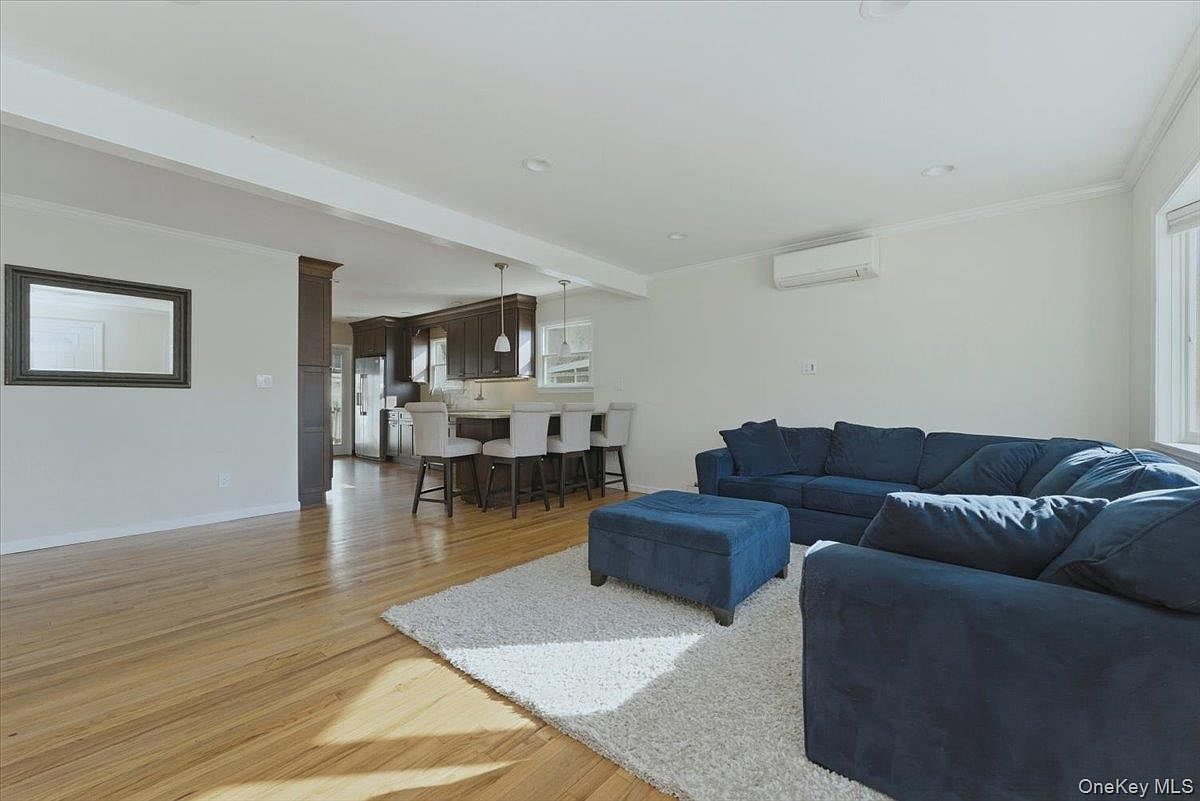 308 Moore Ave Oceanside, NY 11572 - Thumbnail 4