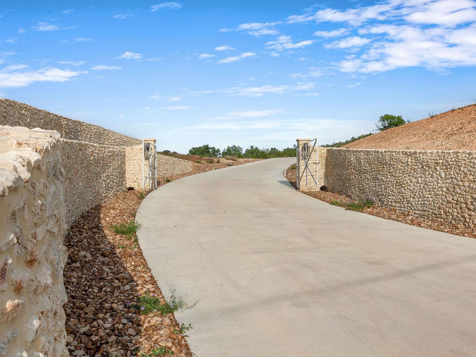 103 Mount Gainor Rd Dripping Springs, TX 78620 - Thumbnail 4