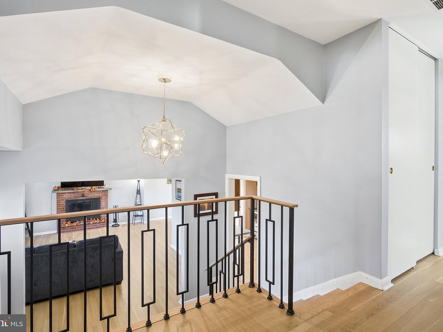 5808 Harvey Pl Alexandria, VA 22303 - Thumbnail 4