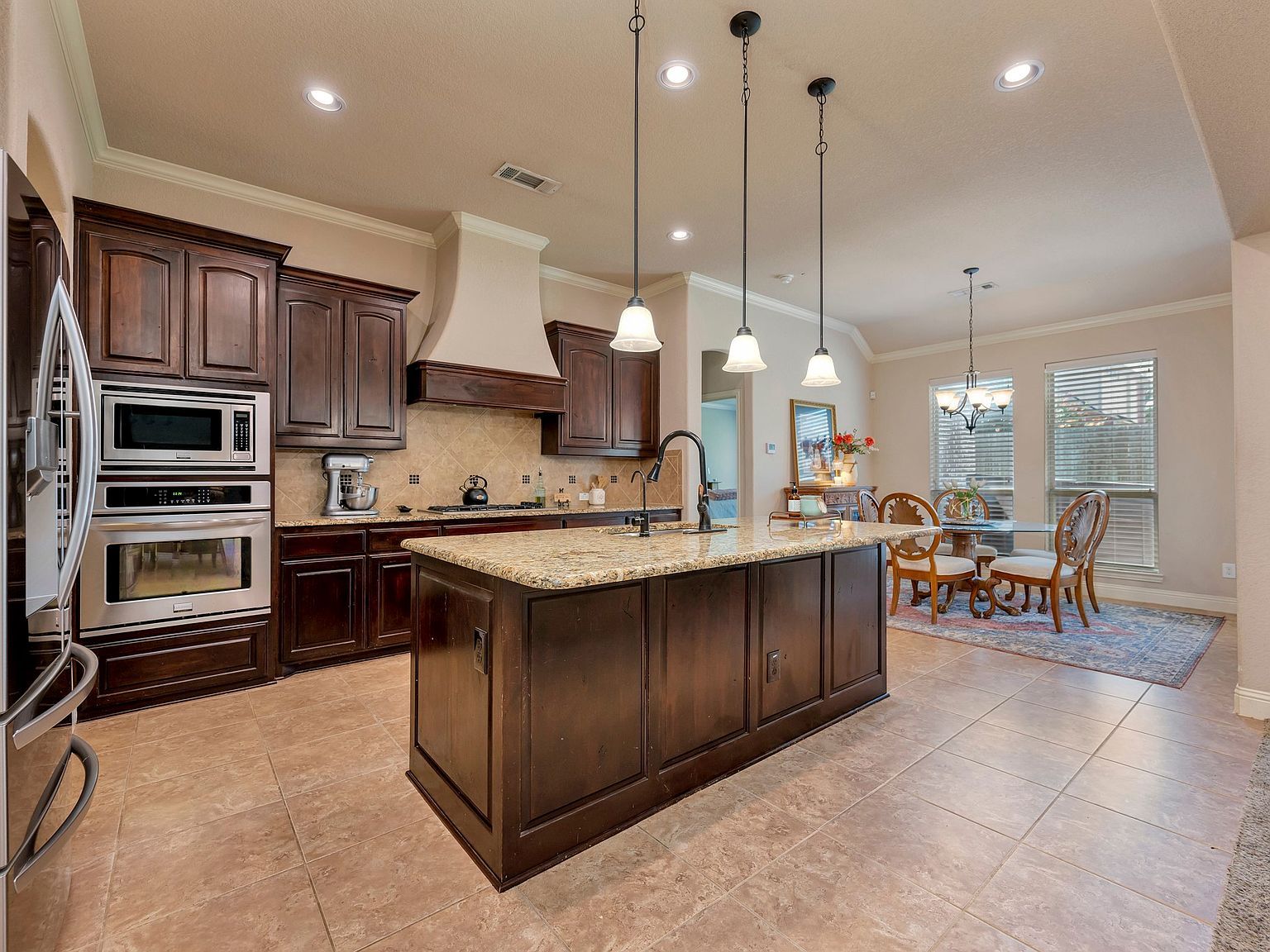 129 McKinley Dr Burleson, TX 76028 - Thumbnail 4