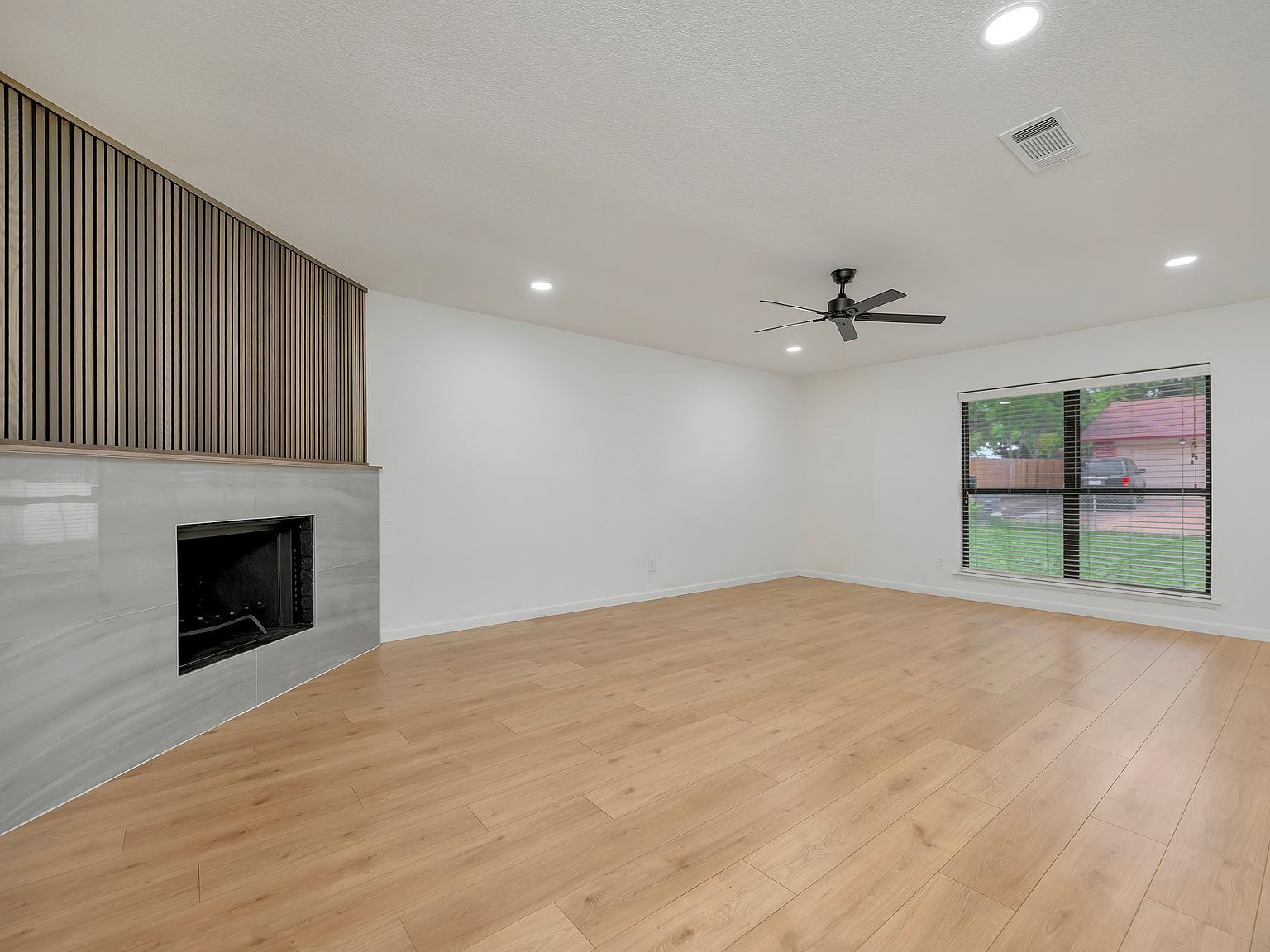 9415 Timberbluff Rd Dallas, TX 75249 - Thumbnail 4