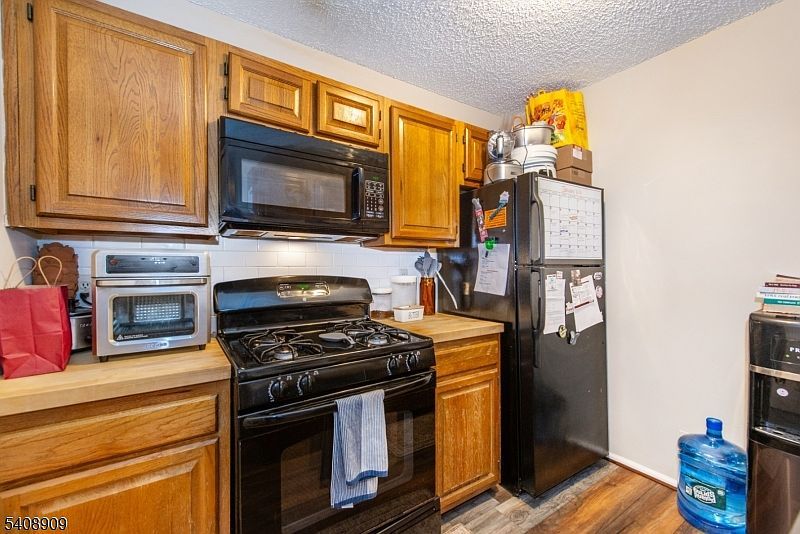 1206 Sycamore Ln Mahwah, NJ 07430 - Thumbnail 4