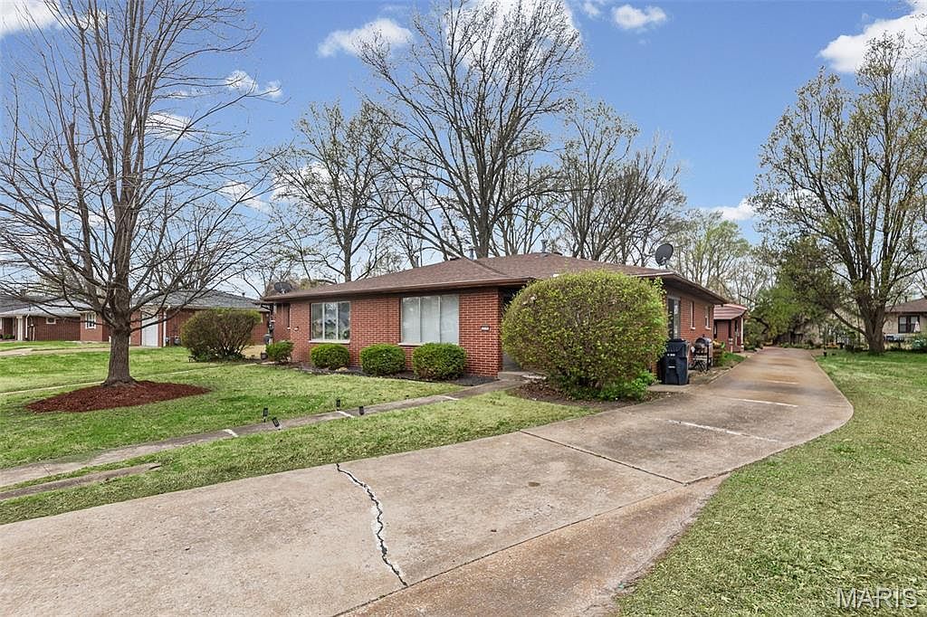 717 Royal Heights Rd Belleville, IL 62226 - Thumbnail 4