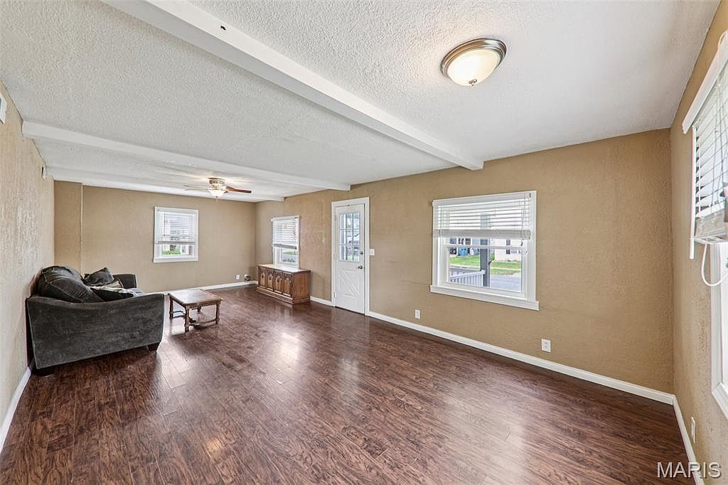 108 E Kentucky St Trenton, IL 62293 - Thumbnail 4