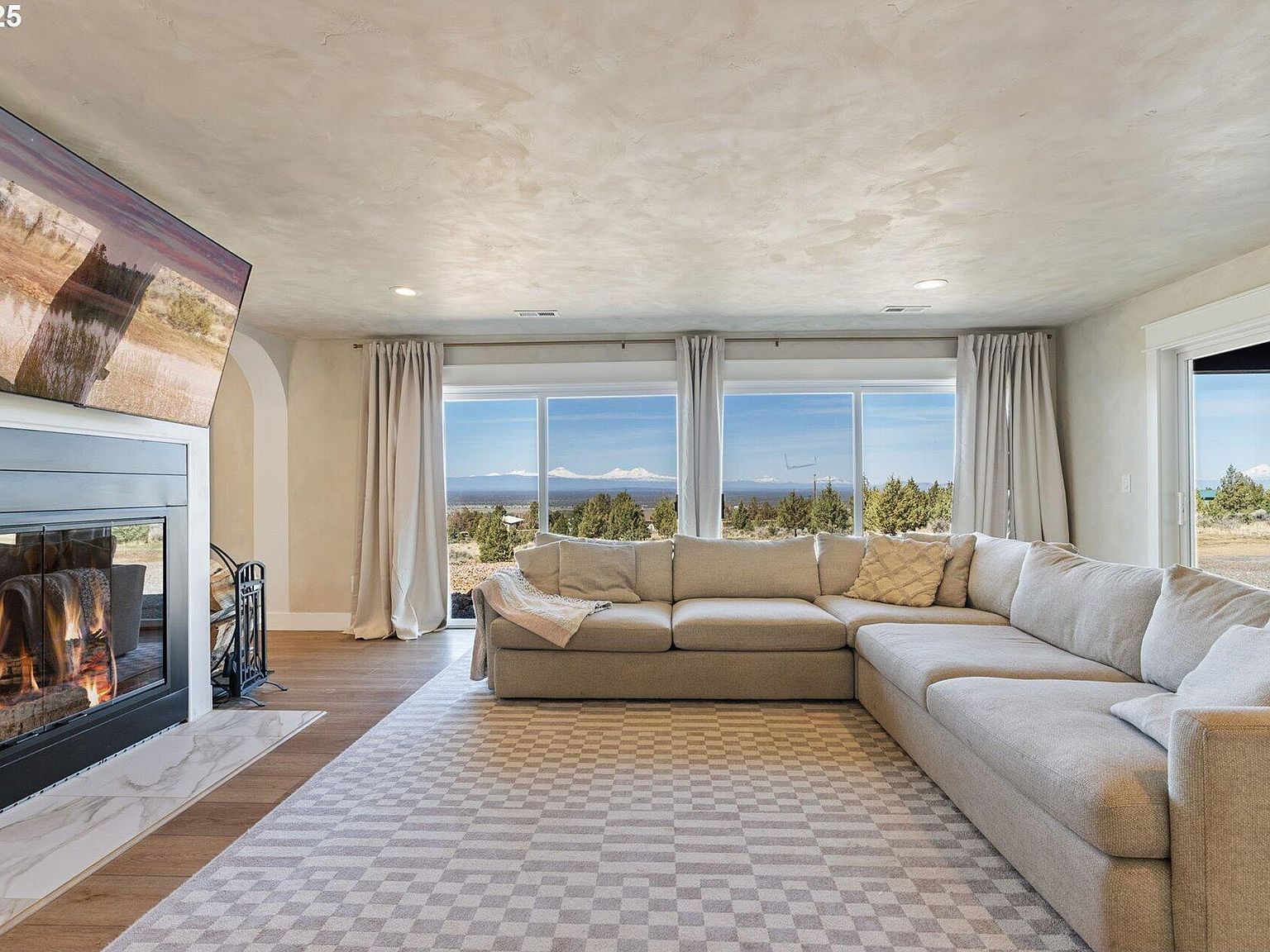 13774 SW Sego Lily Rd Powell Butte, OR 97753 - Thumbnail 4