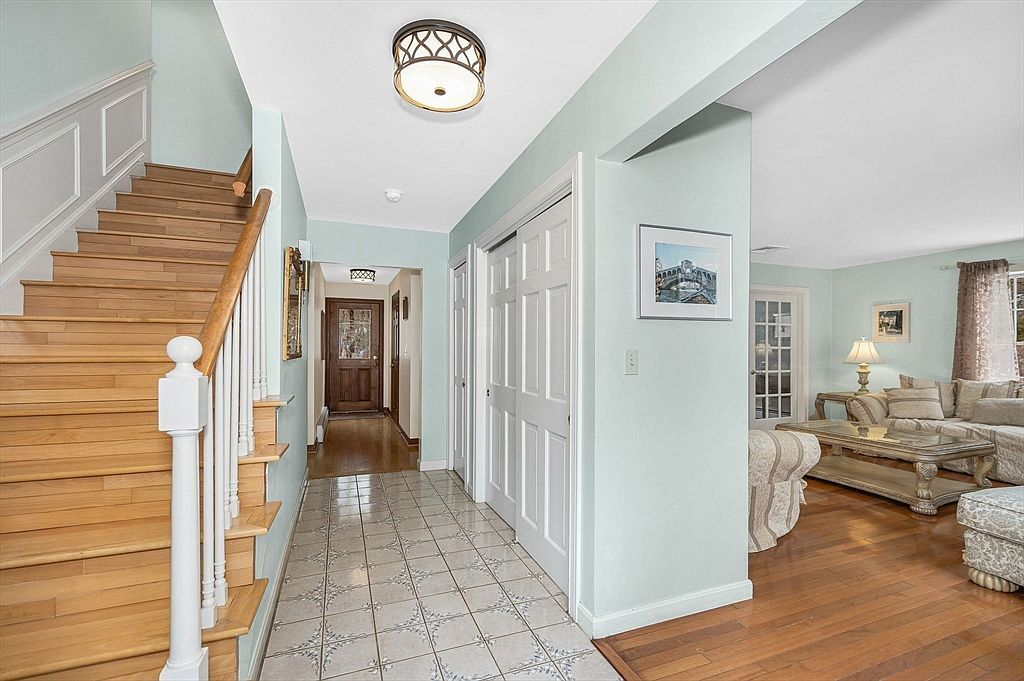 626 Forest St North Andover, MA 01845 - Thumbnail 4