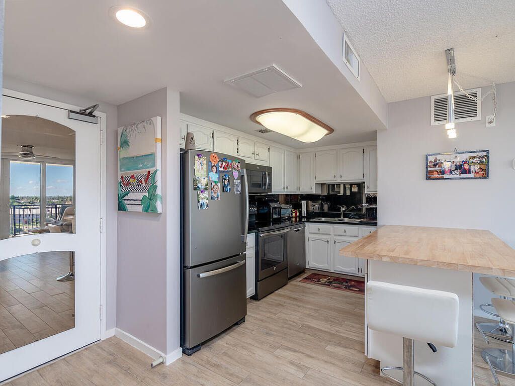 180 Seaview Ct APT 612 Marco Island, FL 34145 - Thumbnail 4