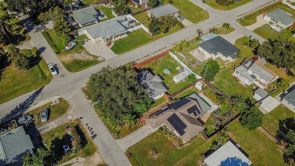 3305 Williamsburg St Sarasota, FL 34231 - Thumbnail 4