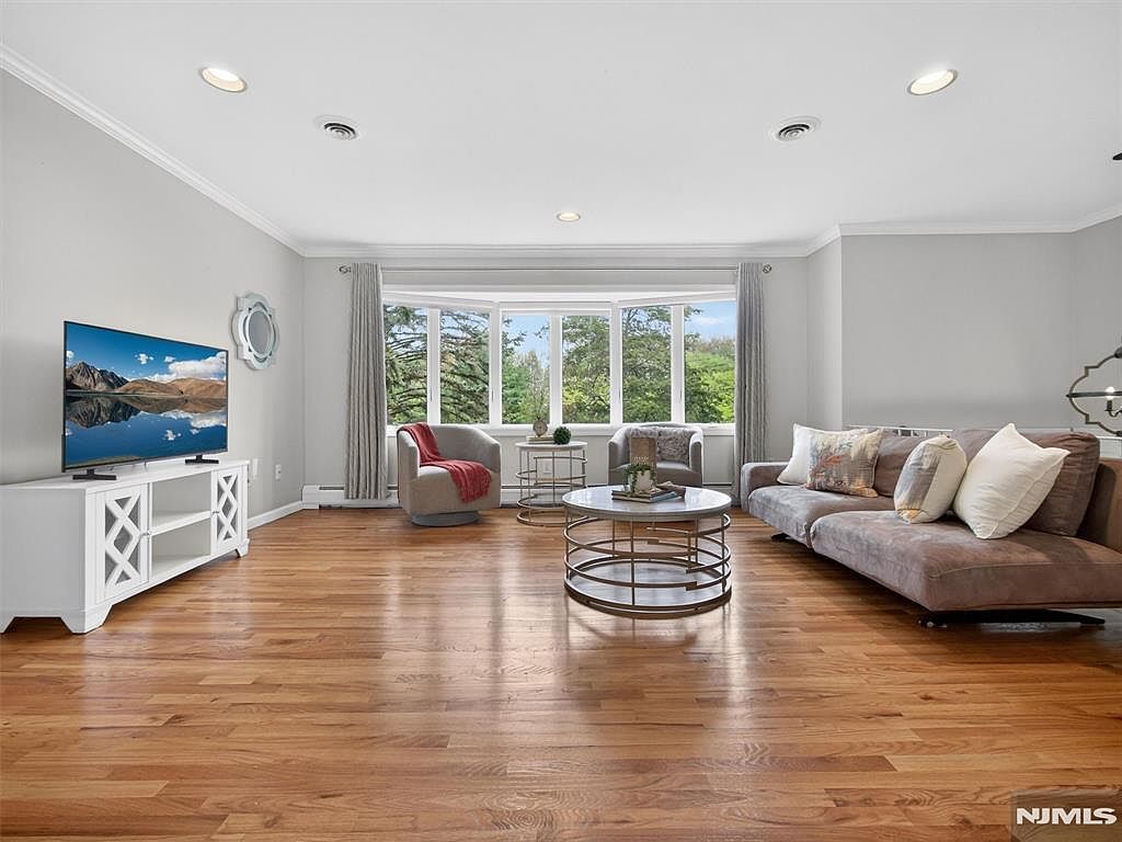 307 E Crescent Ave Ramsey, NJ 07446 - Thumbnail 4