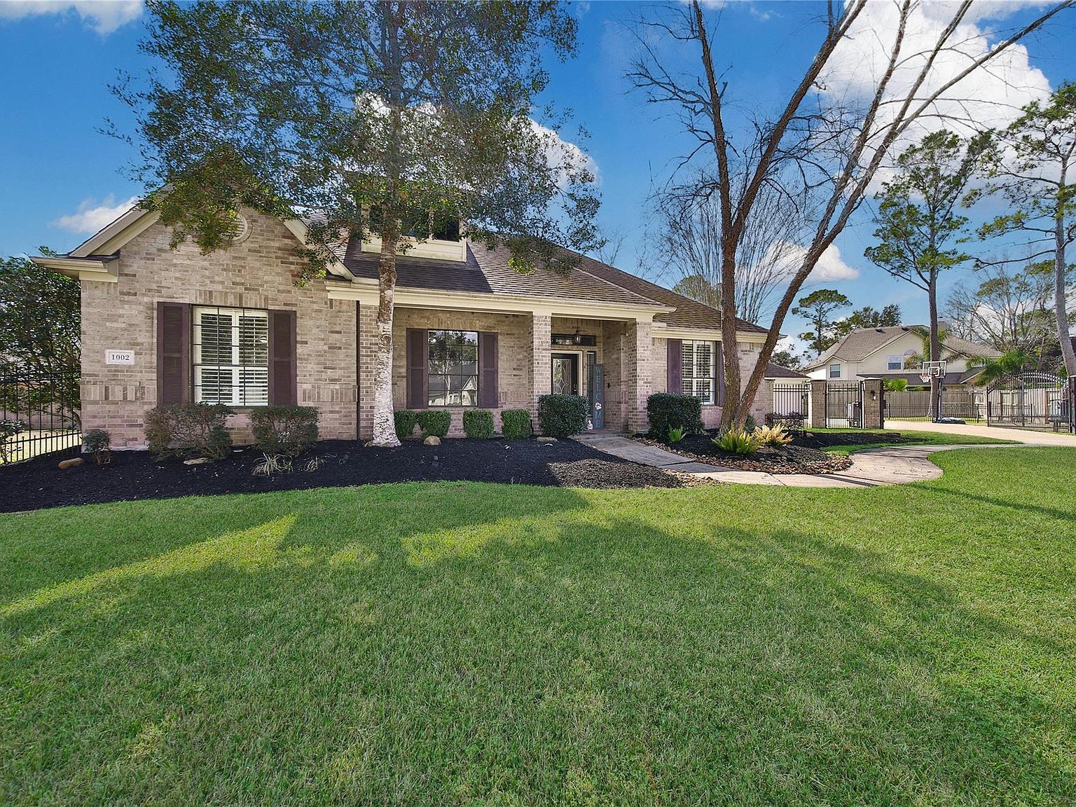 1002 Acorn Ct Friendswood, TX 77546 - Thumbnail 4