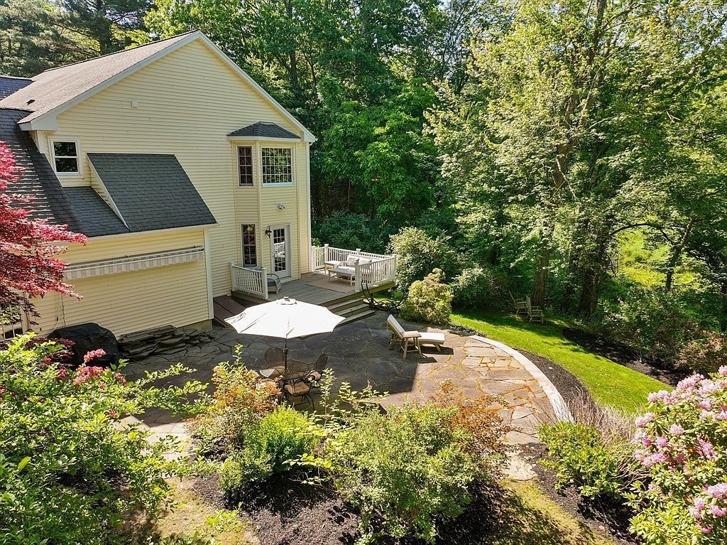 18 Wood St Southborough, MA 01772 - Thumbnail 4