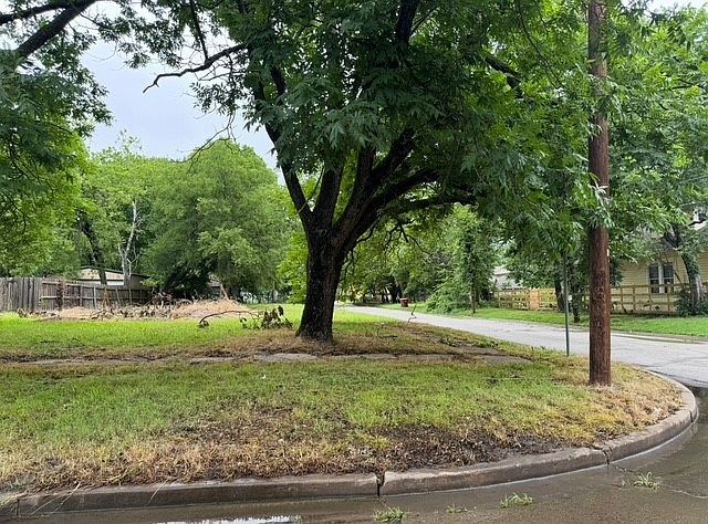 303 W Steadman St Sherman, TX 75090 - Thumbnail 4