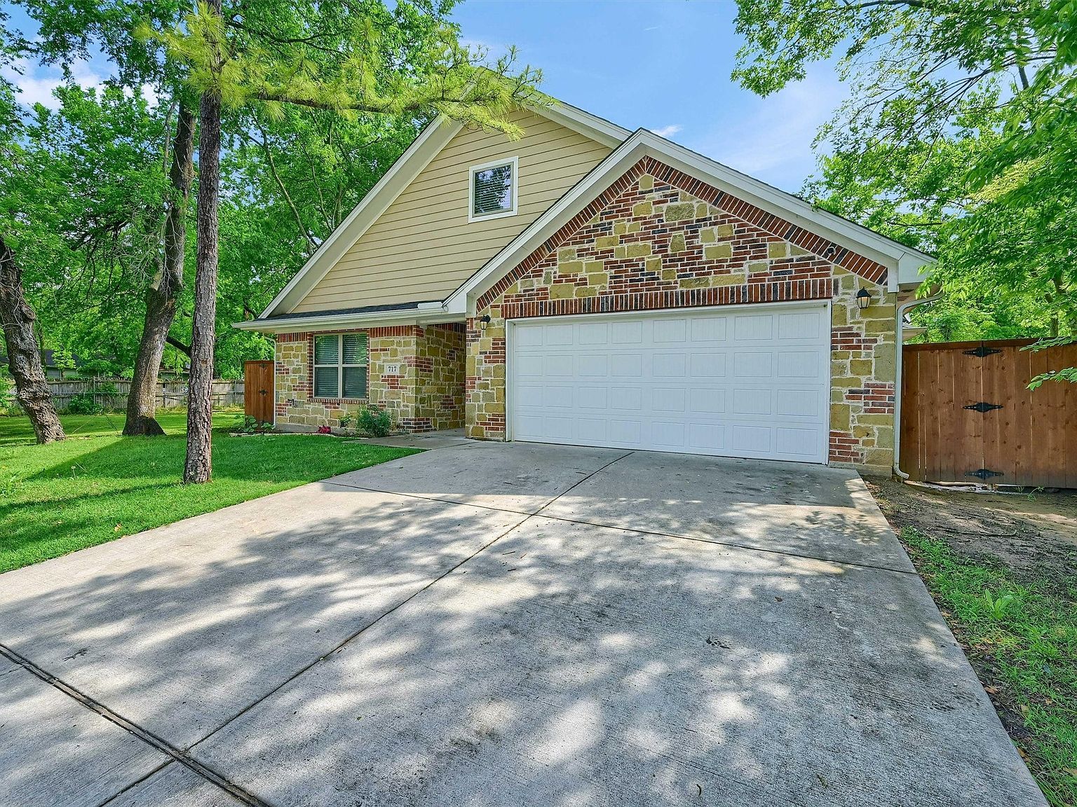 717 S Elm St Sherman, TX 75090 - Thumbnail 4