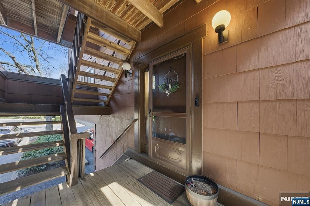 166 Sandcastle Ky Secaucus, NJ 07094 - Thumbnail 4