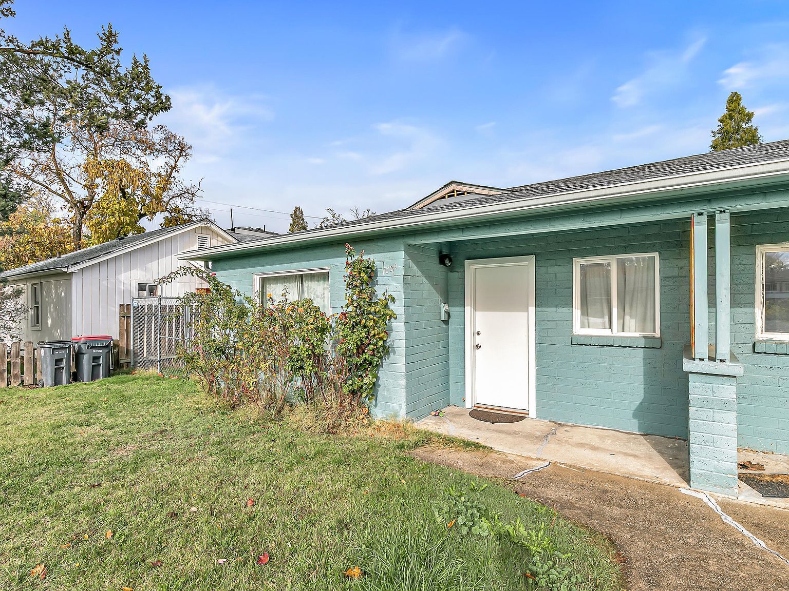 1048 W 13th St Medford, OR 97501 - Thumbnail 4