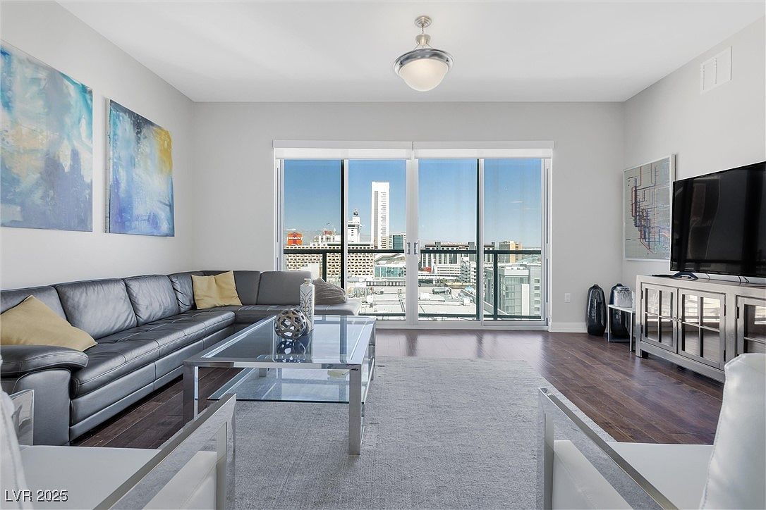 150 Las Vegas Blvd N UNIT 1506 Las Vegas, NV 89101 - Thumbnail 4
