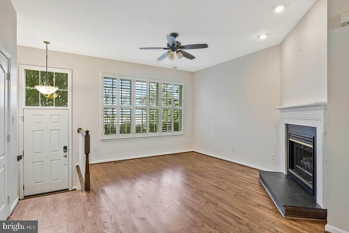 12025 Edgemere Cir Reston, VA 20190 - Thumbnail 4