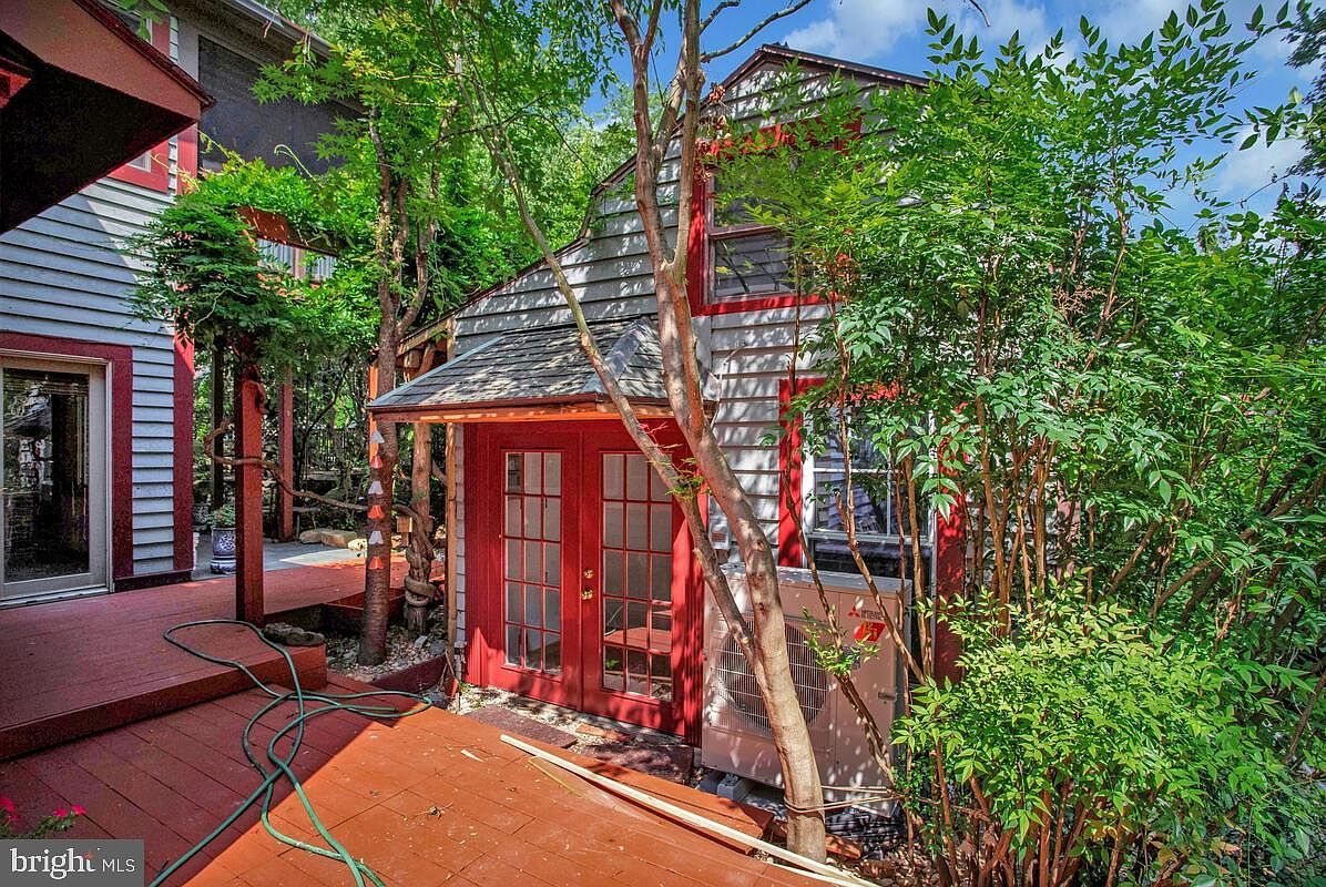 997 N Sycamore St Falls Church, VA 22046 - Thumbnail 4