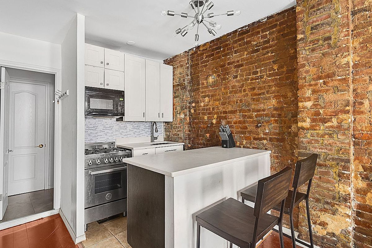 426 W 46th St APT 1A Manhattan, NY 10036 - Thumbnail 4