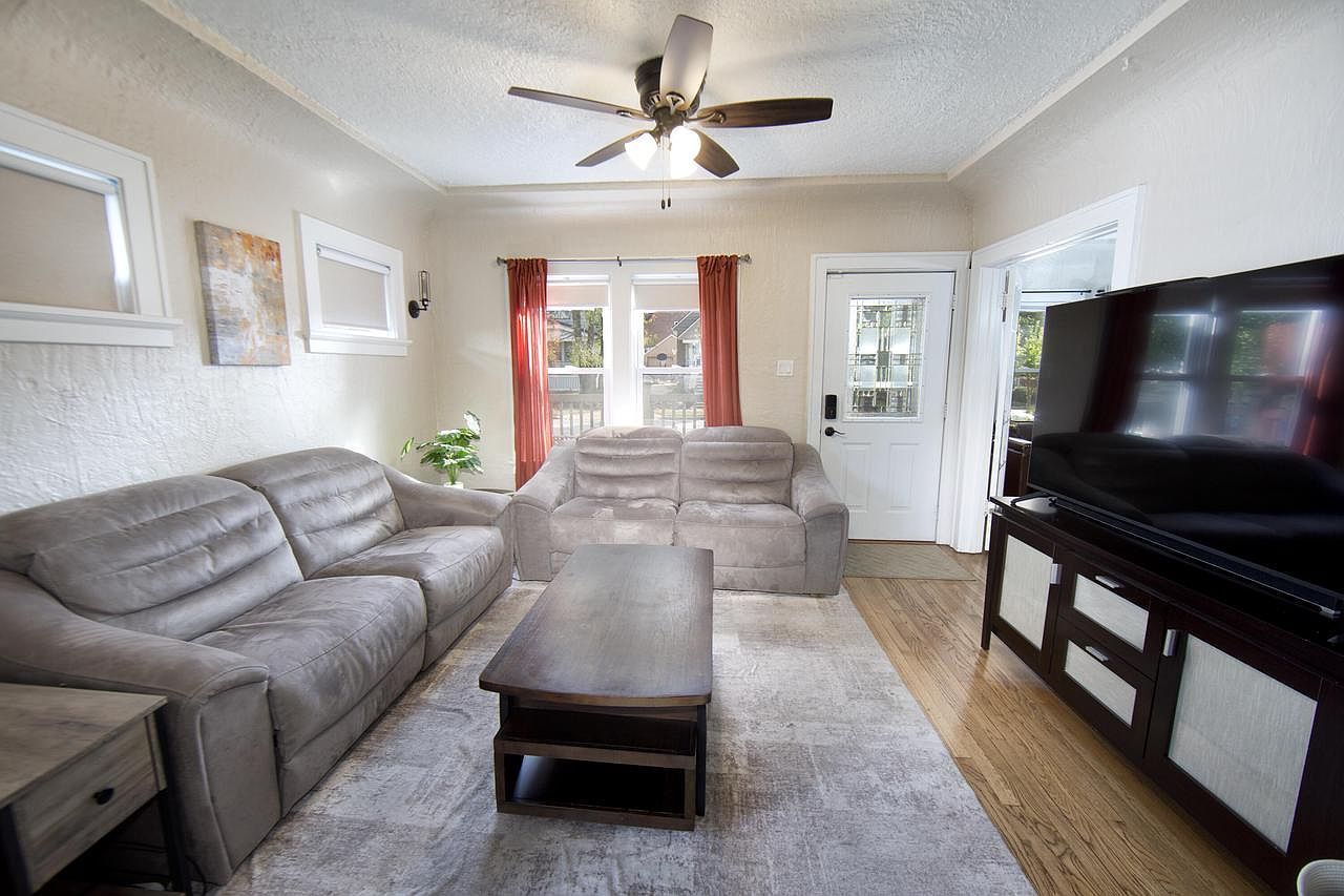 122 E Norwich St Milwaukee, WI 53207 - Thumbnail 4