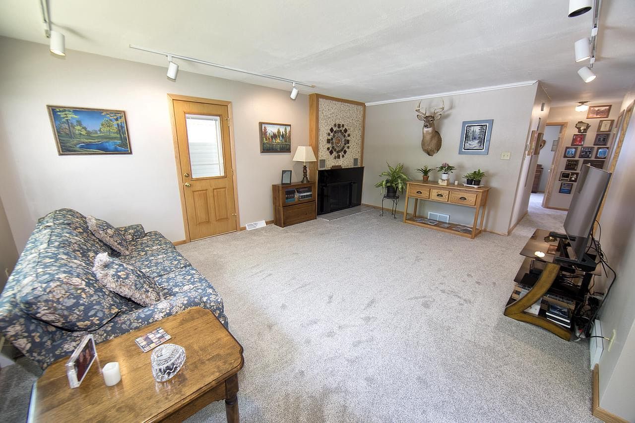 2419 S 81st St West Allis, WI 53219 - Thumbnail 4