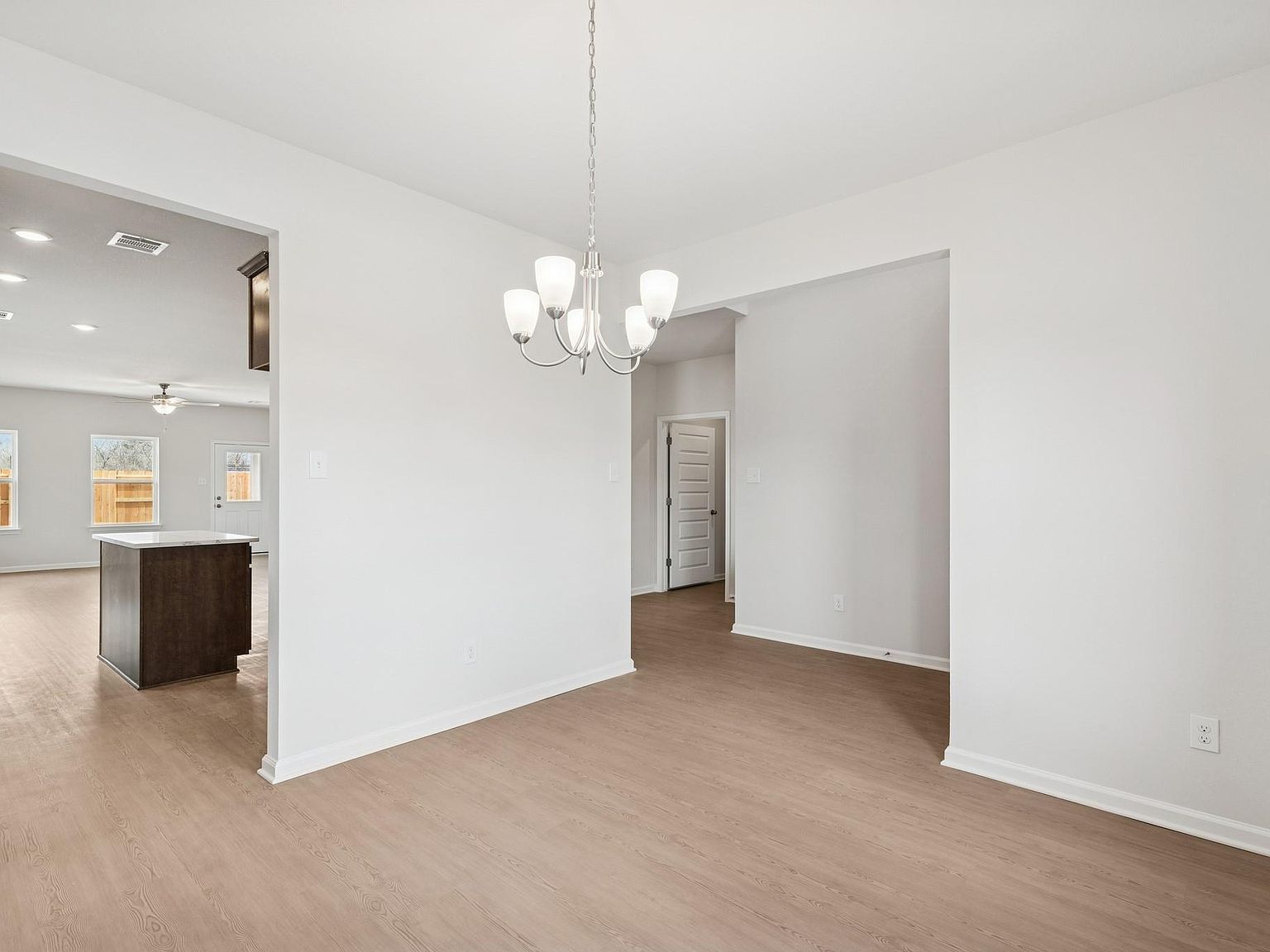 649 Woodhaven Lakes Dr La Marque, TX 77568 - Thumbnail 4