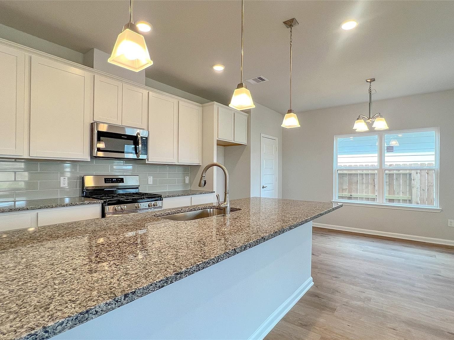 12318 Sunset Canyon Way Willis, TX 77318 - Thumbnail 4