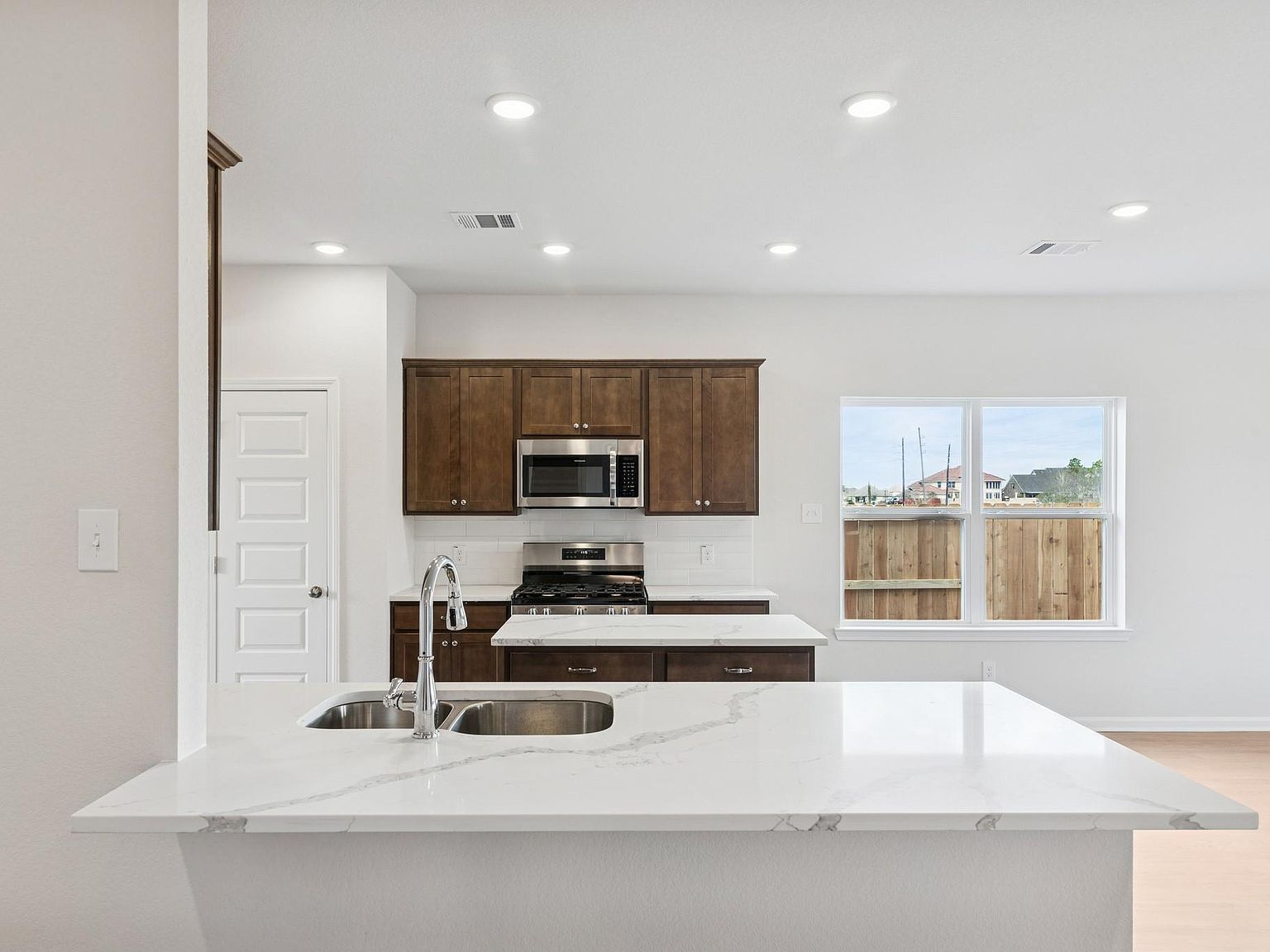 8215 Red Shiner Way Fulshear, TX 77441 - Thumbnail 4