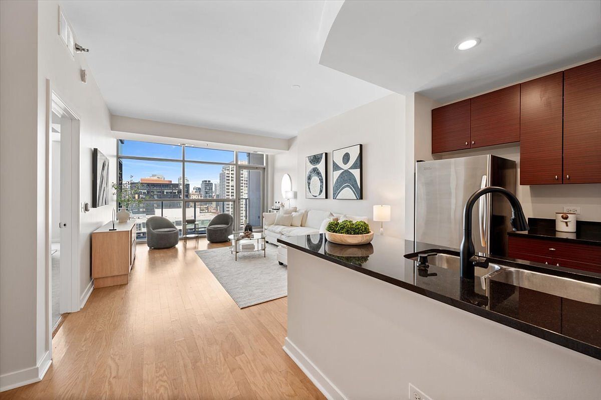 303 W Ohio St APT 1808 Chicago, IL 60610 - Thumbnail 4