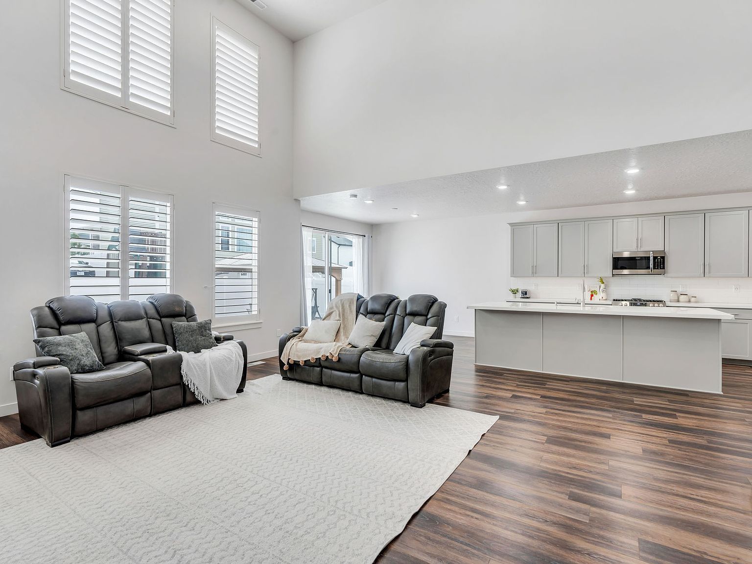 213 W Prickly Pear Dr Saratoga Springs, UT 84045 - Thumbnail 4
