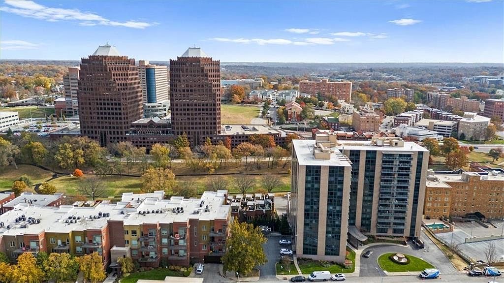 4545 Wornall Rd APT 1110 Kansas City, MO 64111 - Thumbnail 4
