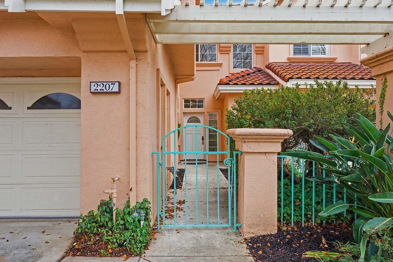 2207 Vizcaya Cir Campbell, CA 95008 - Thumbnail 4