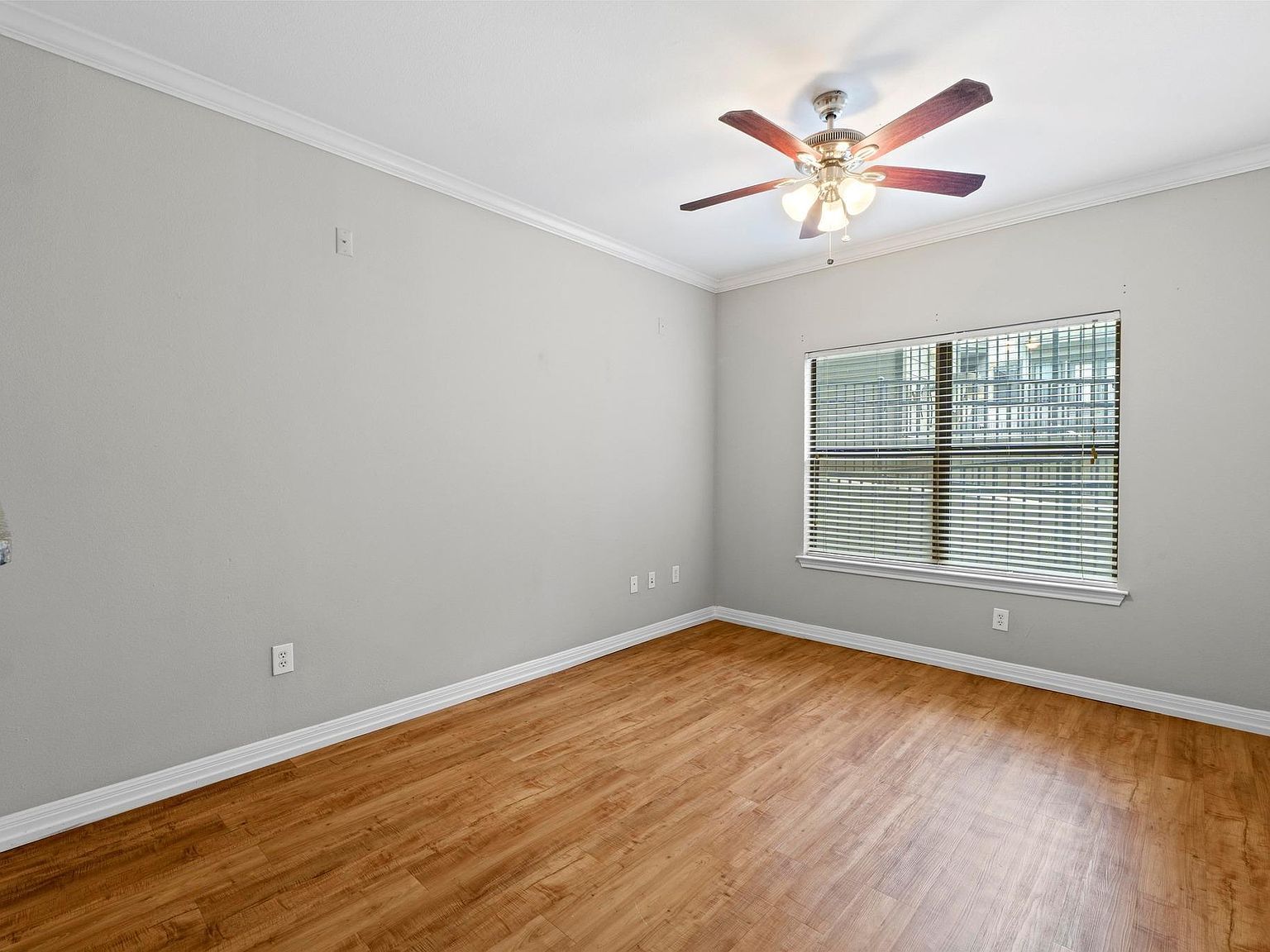 2502 Leon St APT 213 Austin, TX 78705 - Thumbnail 4