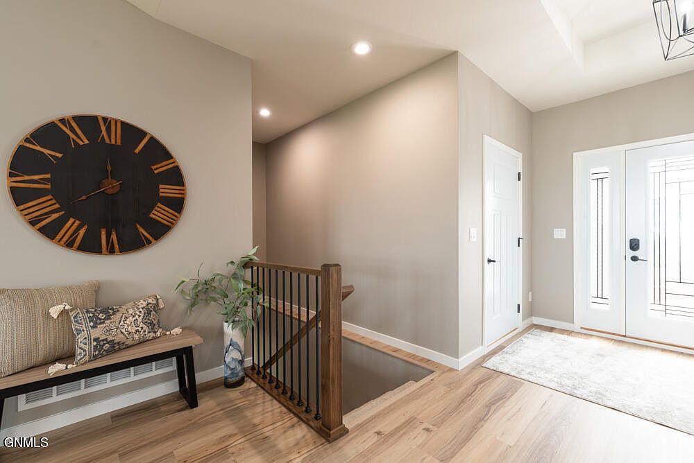 2003 Antler Ave Bismarck, ND 58503 - Thumbnail 4